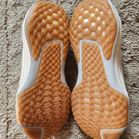 Wmns Nike ZoomX Invincible 3 Light Bone Sail Gum Brand New Sz 10 - Picture 7 of 8